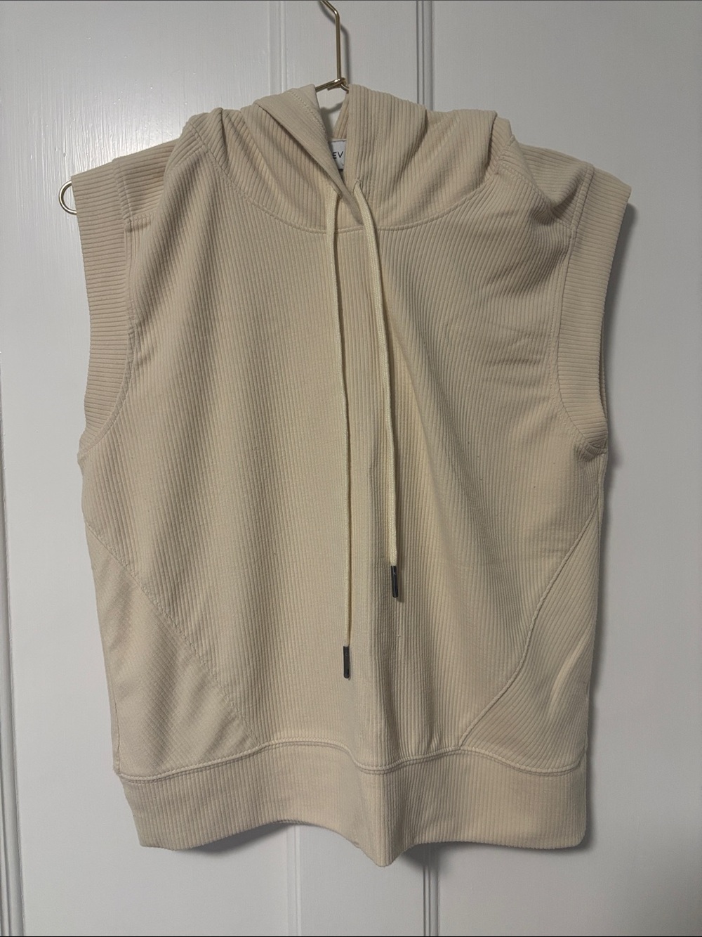 Evereve Sleeveless Hooded Tank in Cream